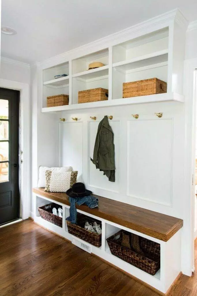 Small Mudroom Bench with Storage 2